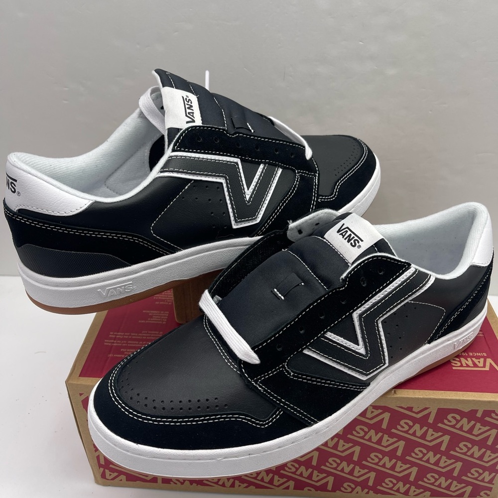 Vans • Men's Black and White Lowland 2.0
Black/White
VN000D6RBZW Sneakers Skate - Picture 12 of 16